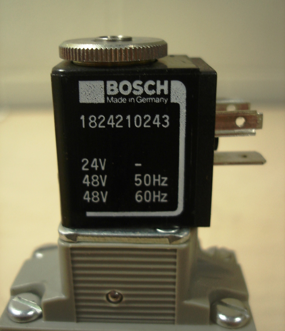 nuevo Bosch 1824210243 solenoide OVP